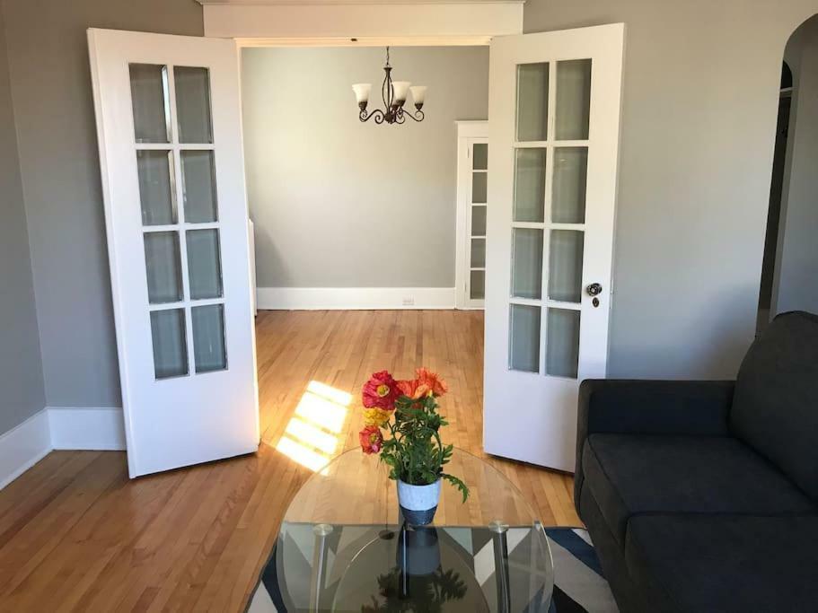 Bright, Clean, Private. In The Heart Of Downtown! Parking, Wi-Fi And Netflix Included Apartamento Ottawa Exterior foto