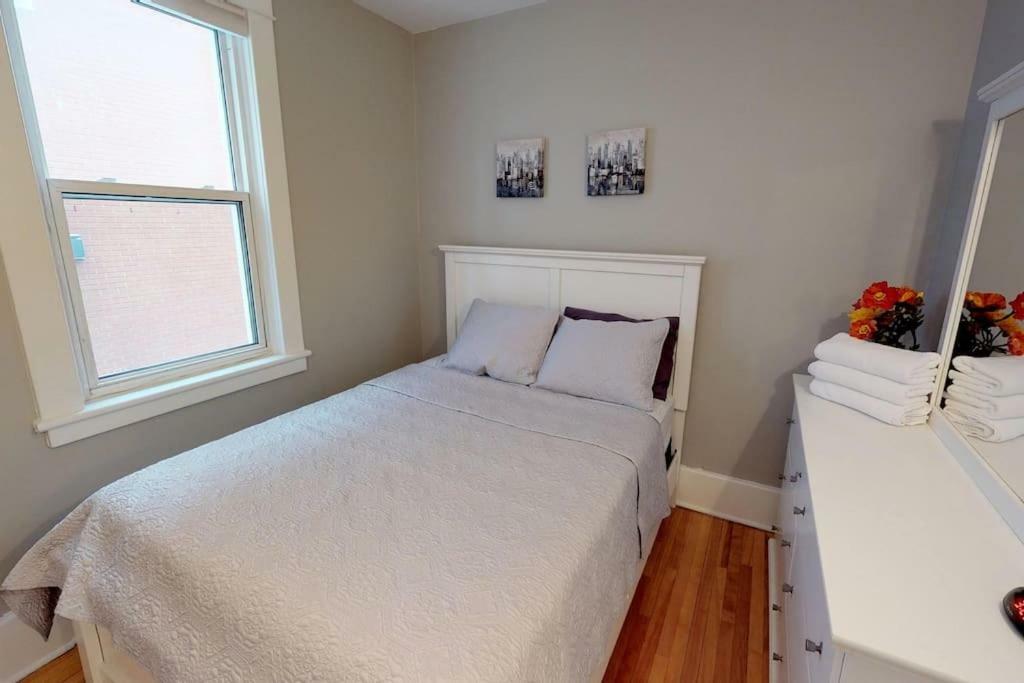 Bright, Clean, Private. In The Heart Of Downtown! Parking, Wi-Fi And Netflix Included Apartamento Ottawa Exterior foto