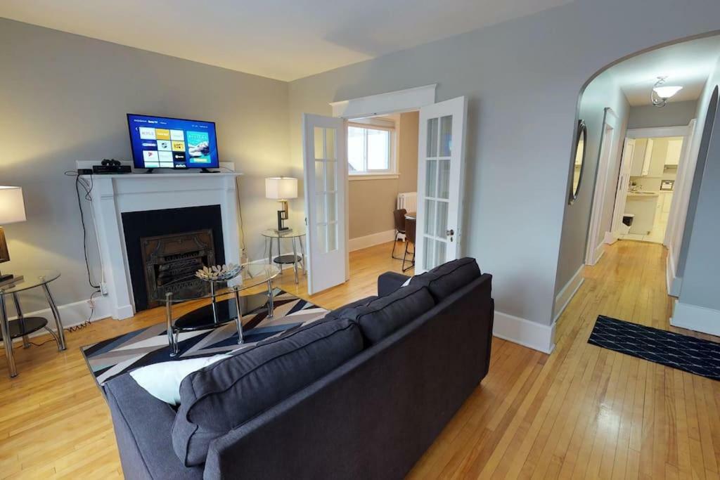 Bright, Clean, Private. In The Heart Of Downtown! Parking, Wi-Fi And Netflix Included Apartamento Ottawa Exterior foto